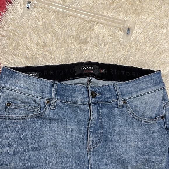 Torrid bombshell skinny jeans size 12 - Picture 4 of 6